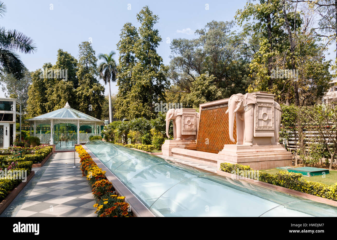 Elephant statues in the gardens of the 5 star luxury Imperial Hotel, New Delhi, capital city of India Stock Photo