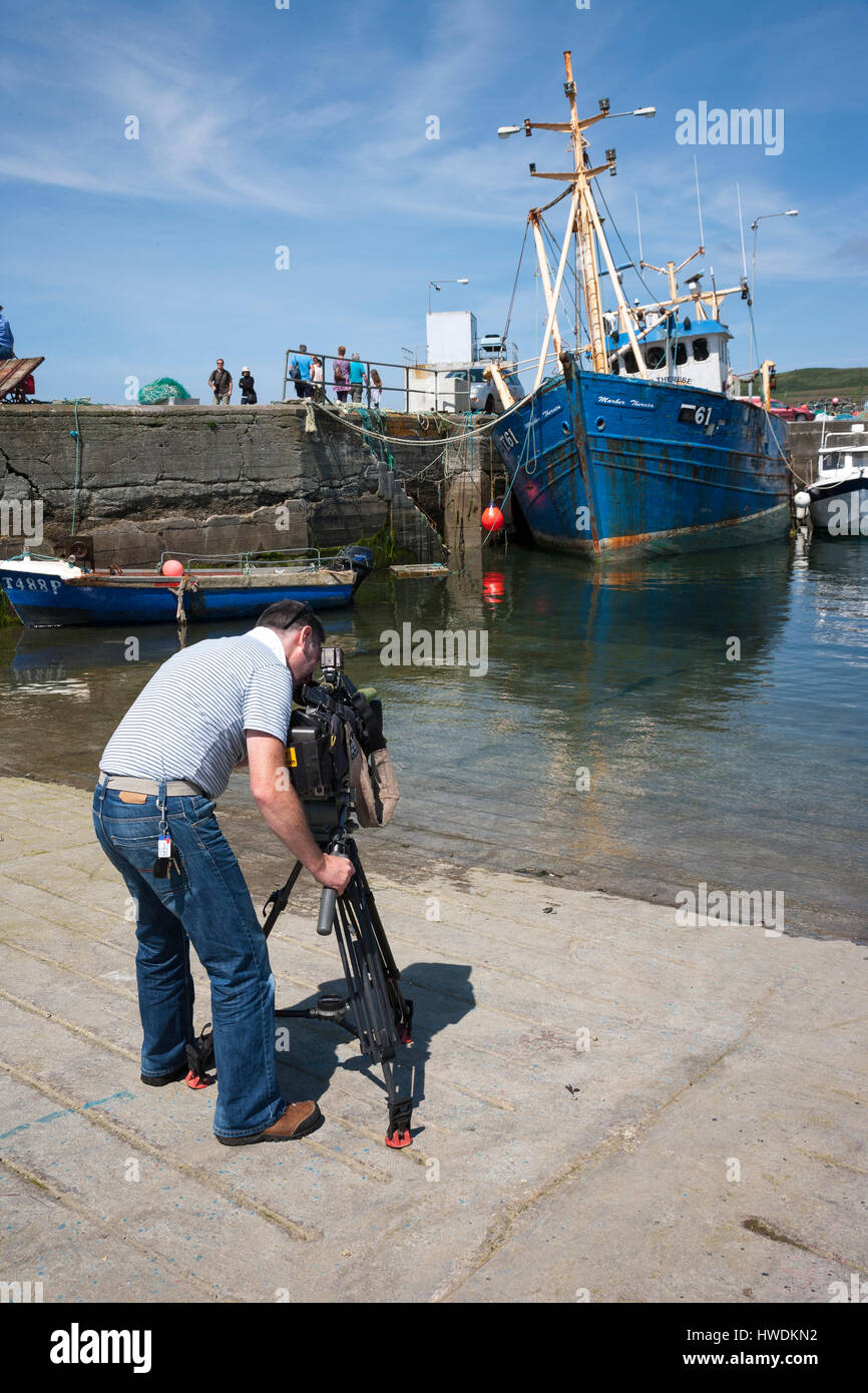Television cameraman with Irish national broadcaster RTE on location in County Kerry, recording for a documentary programme. Stock Photo