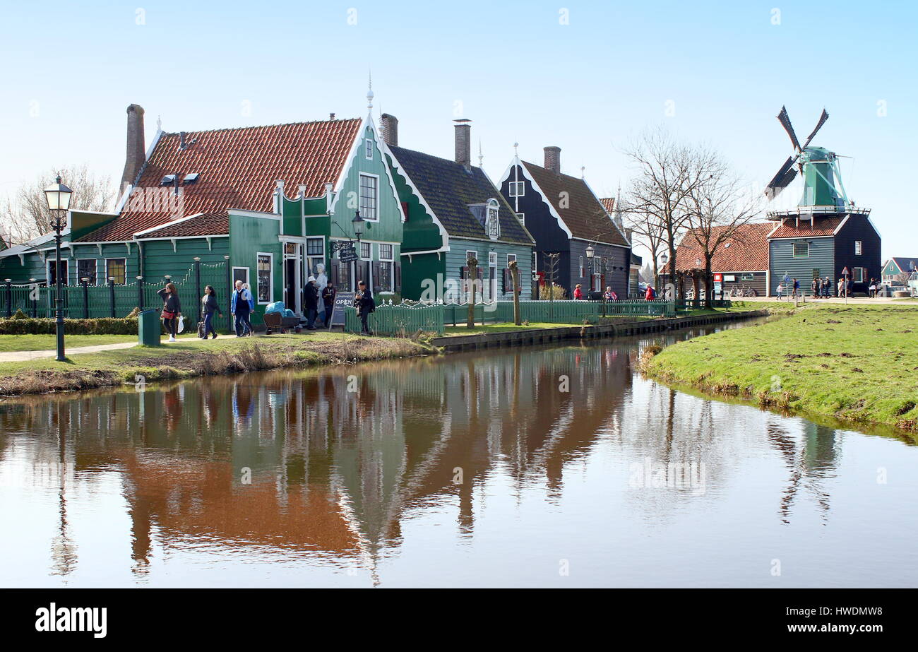 Village and late18th century Mustard Mill De Huisman at Zaanse Schans, Zaandam / Zaandijk, Netherlands Stock Photo