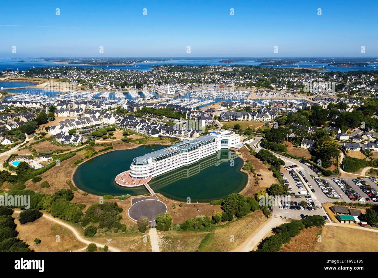 France, Morbihan, Presqu'ile de Rhuys, Arzon, Crouest Harbou, Hotel Thalasso  (Miramar La Cigale) (aerial view Stock Photo - Alamy