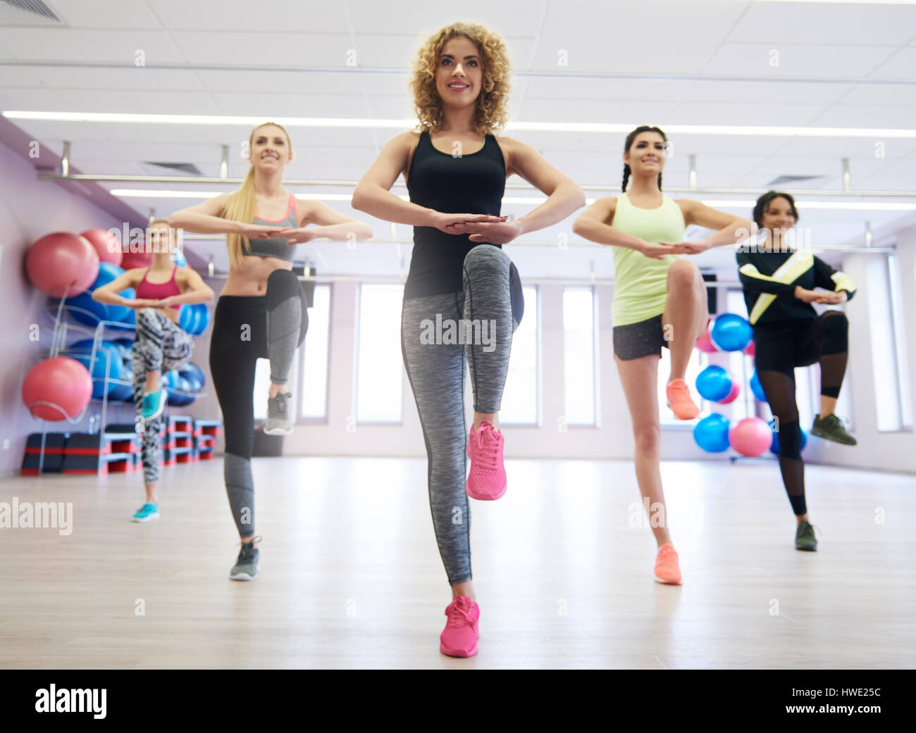 Gym working out teamwork hi-res stock photography and images - Alamy