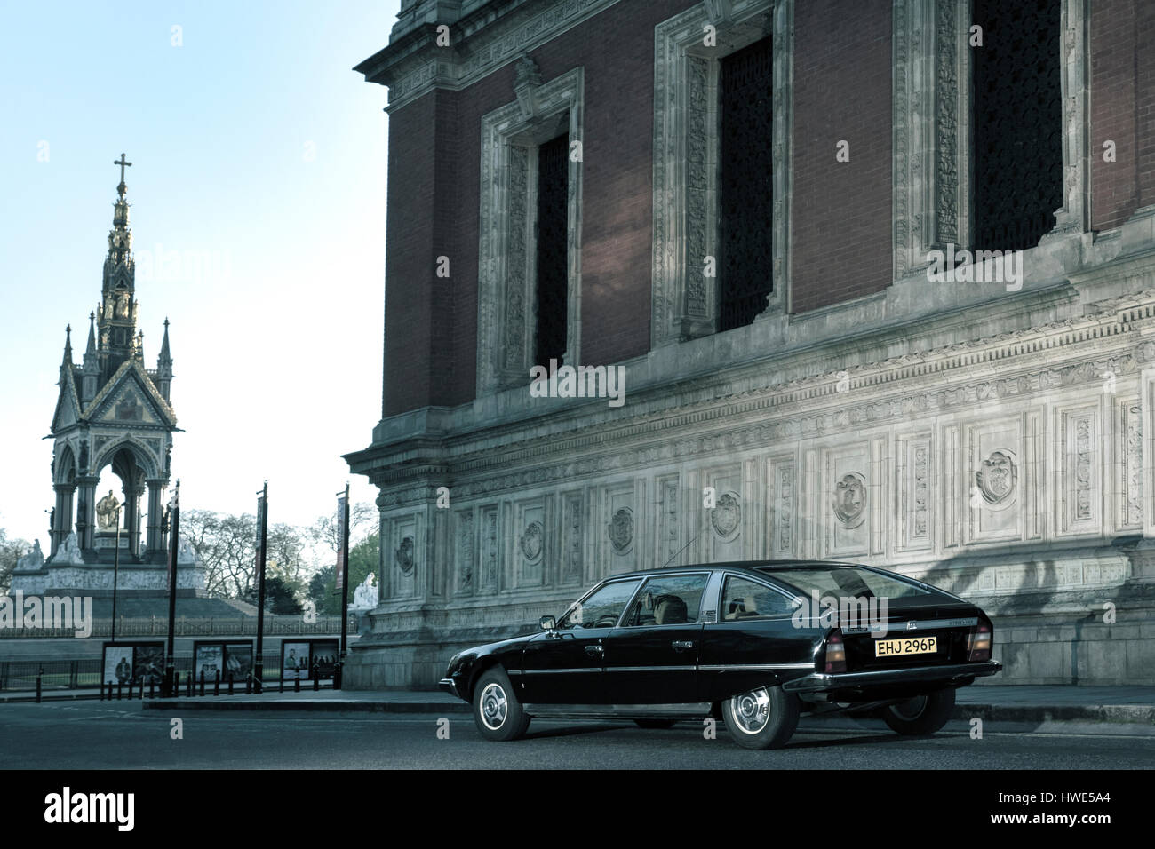 https://c8.alamy.com/comp/HWE5A4/1976-citroen-cx-prestige-at-the-royal-albert-hall-london-uk-HWE5A4.jpg