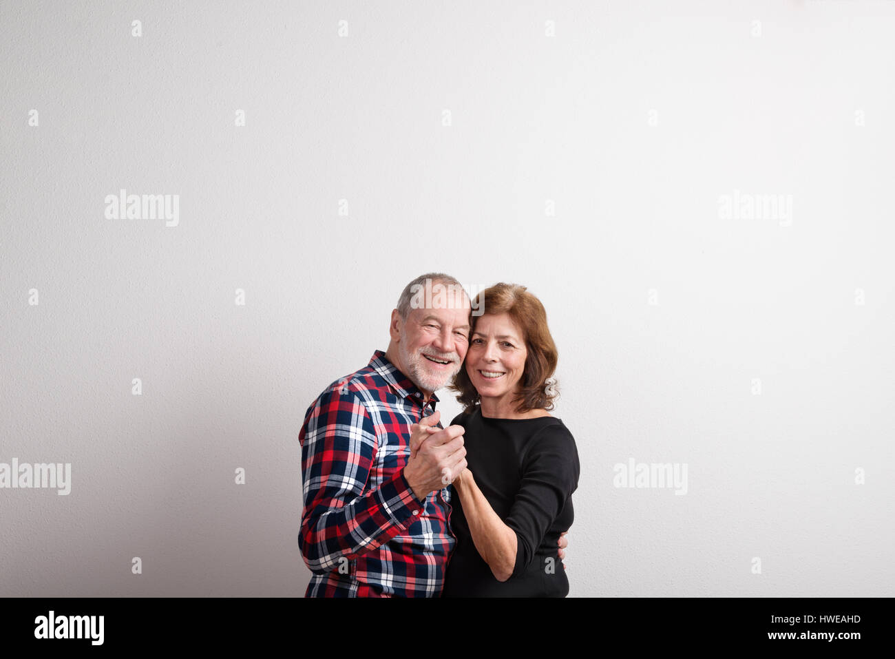 Couple black man white woman studio hi-res stock photography and images ...