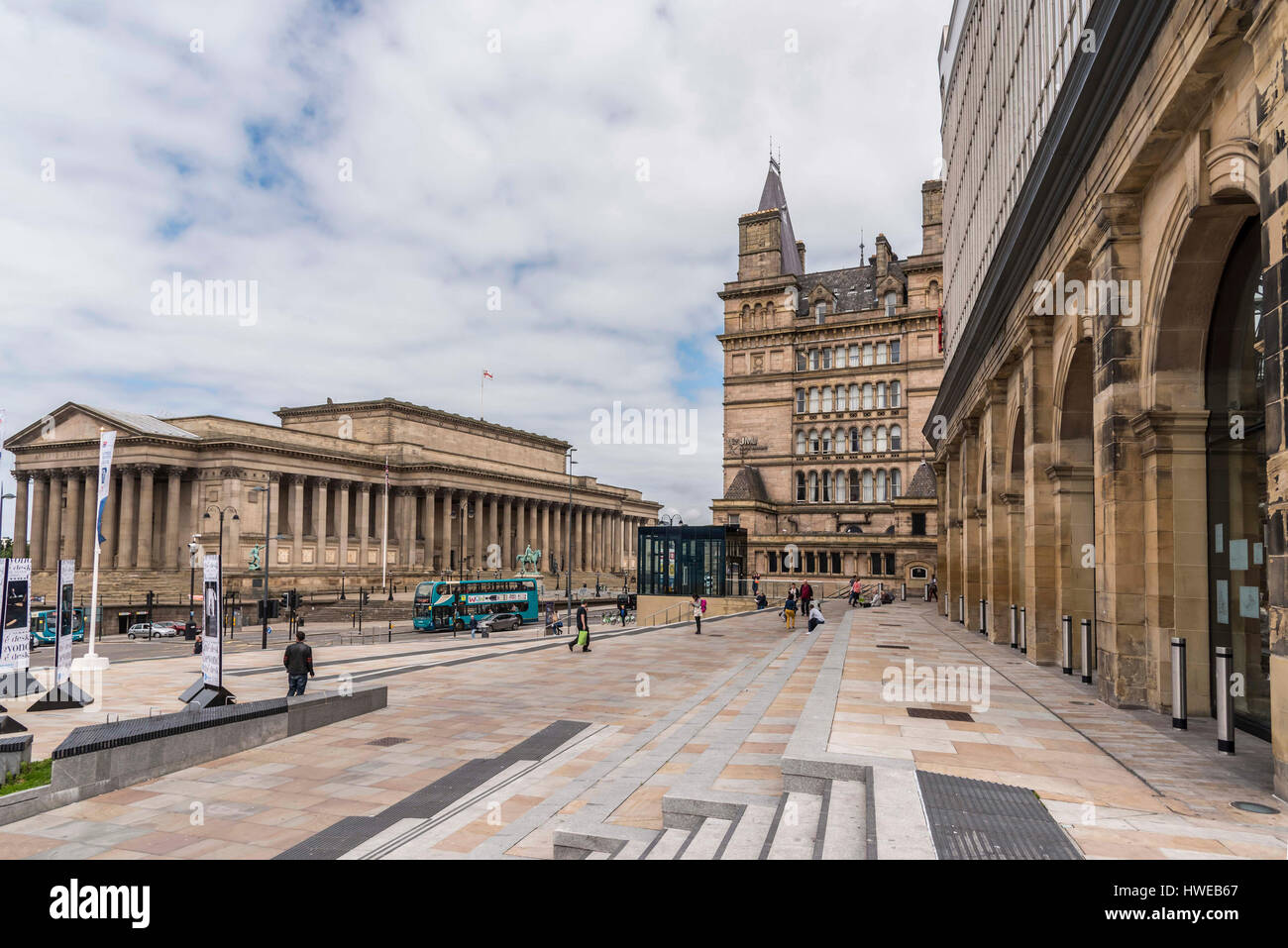 Lime street station entrance showing St. George's Hall( left ) and the old Lime Street hotel. Stock Photo