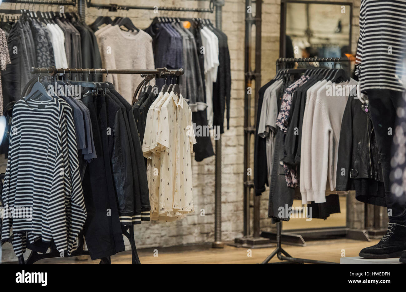 Lifestyle mall hi-res stock photography and images - Alamy