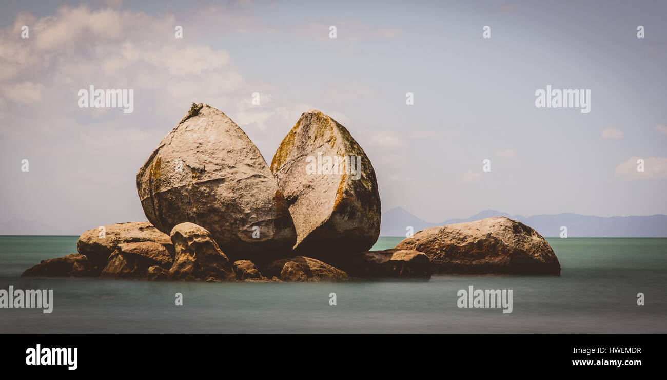 Split Apple Rock, Abel Tasman, New Zealand Stock Photo