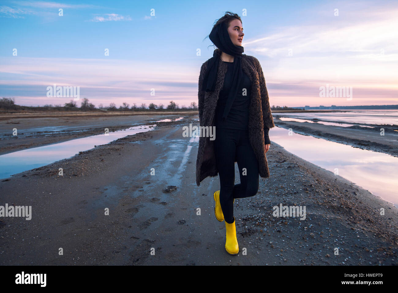 Woman sunset beach carefree hi-res stock photography and images - Alamy
