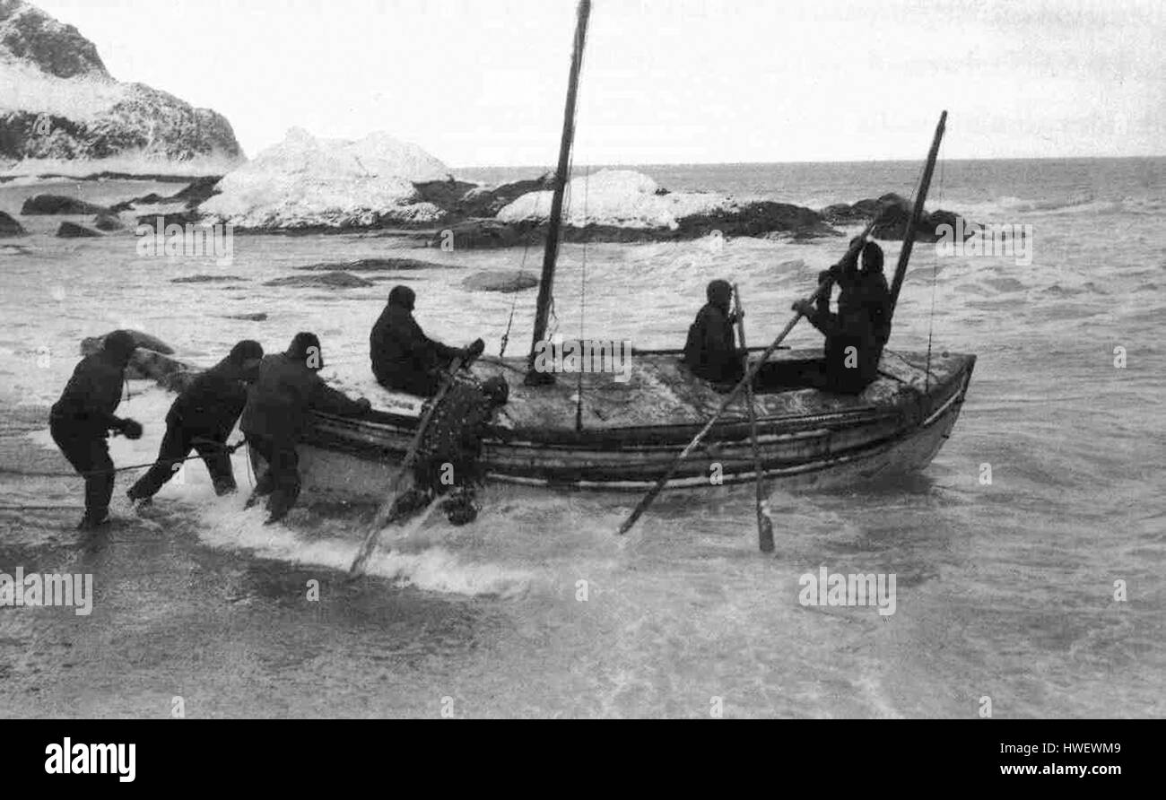 Launching the James Caird from the shore of Elephant Island, 24 April 1916. Stock Photo