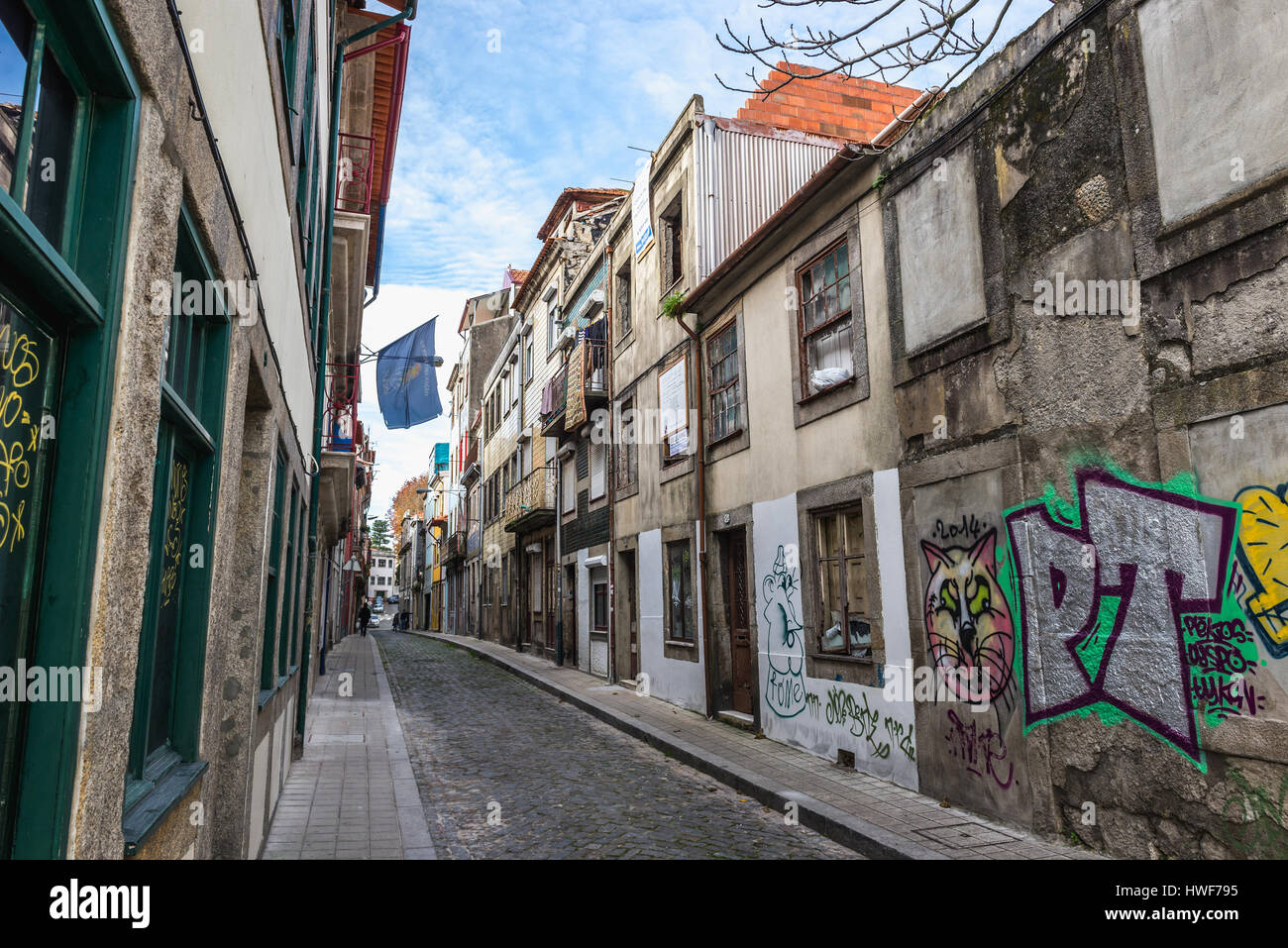 Old town houses on a narrow street Rua do Pinheiro (Pine tree Street ...