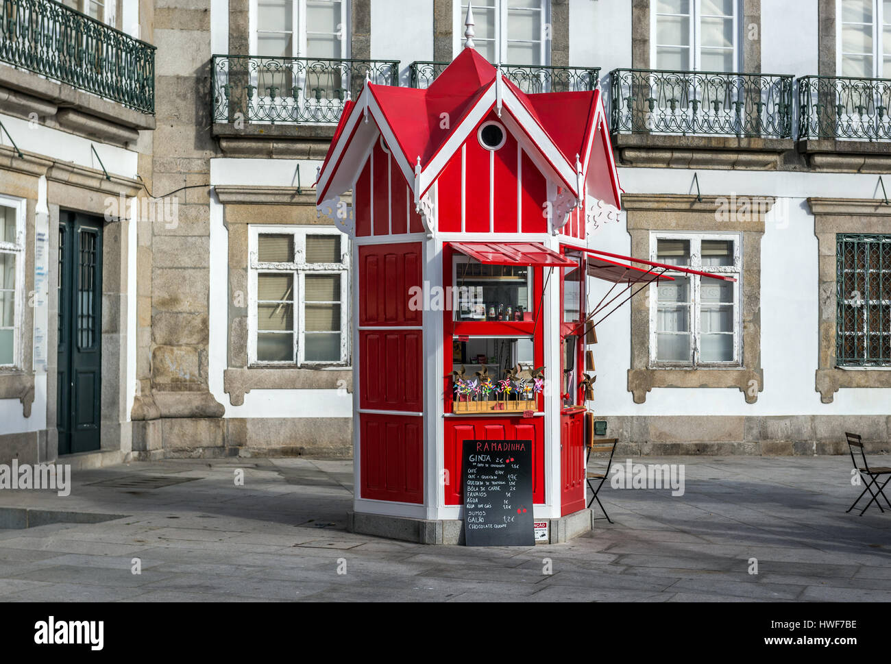 A famous local Quiosque da Ramadinha red kiosk on Carlos Alberto Square (Praaa de Carlos Alberto) in Vitoria civil parish of Porto city, Portugal Stock Photo