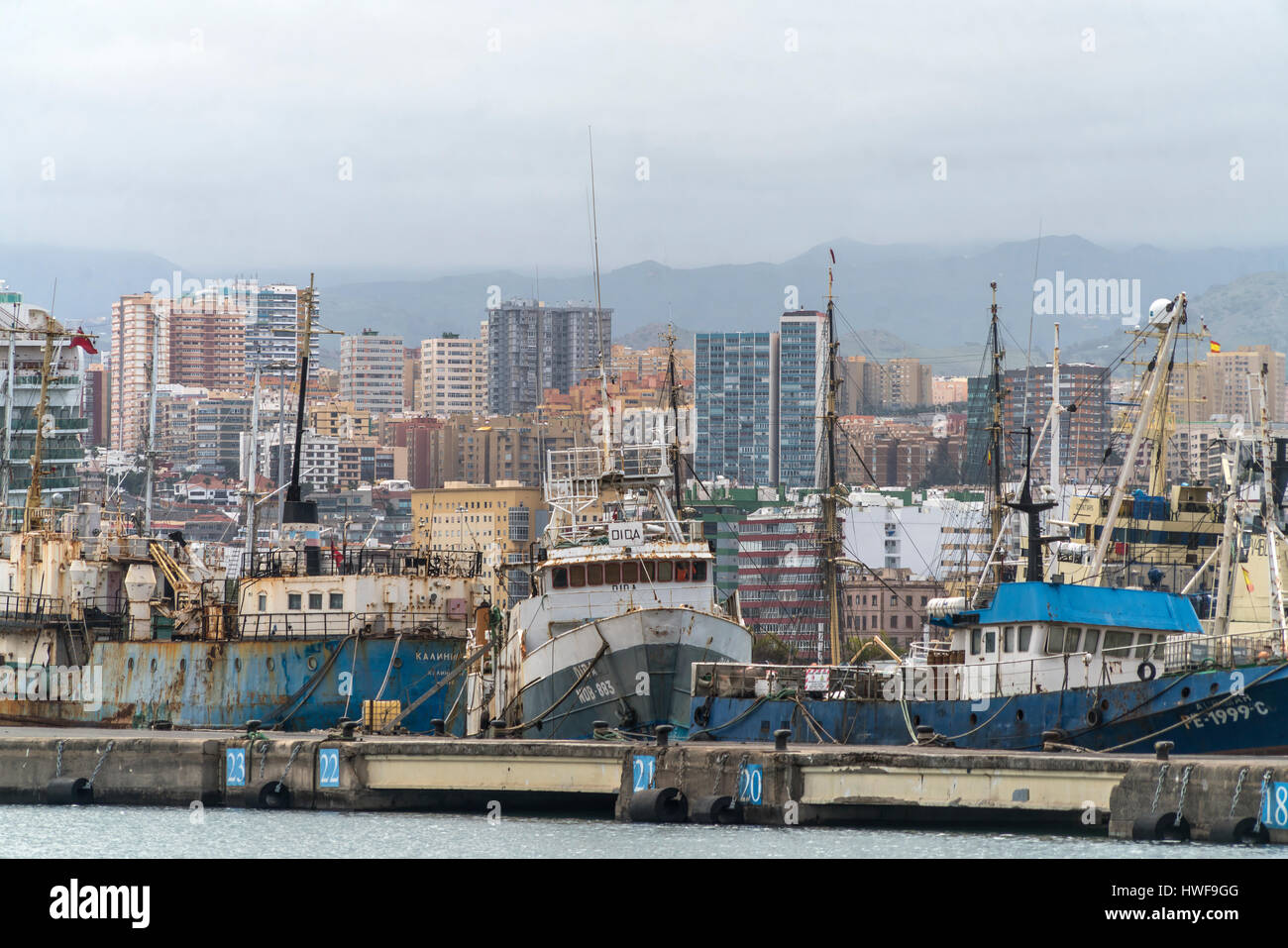 Ältere Schiffe im Hafen von Las Palmas de Gran Canaria, Insel Gran Stock  Photo - Alamy