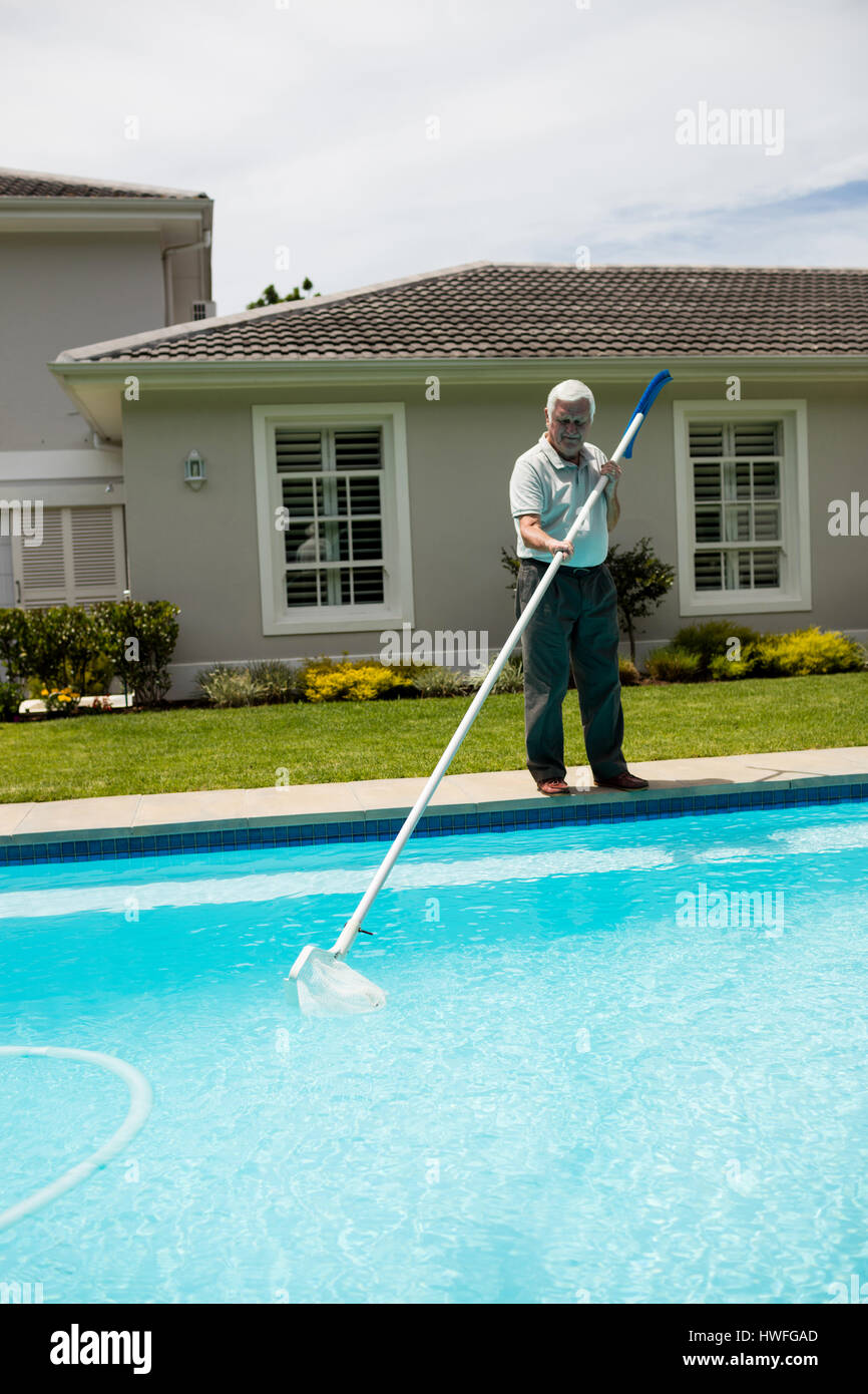 Senior cleaning house hi-res stock photography and images - Alamy
