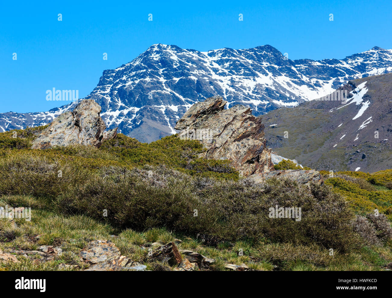 Snow on sierra nevada mountain hi-res stock photography and images - Alamy