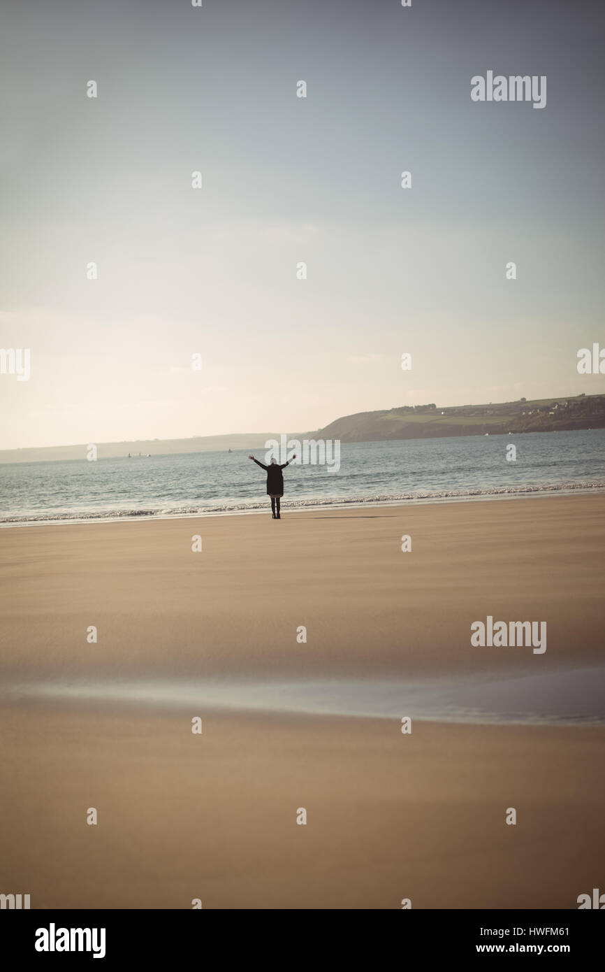 Woman arms outstretched sun hi-res stock photography and images - Alamy