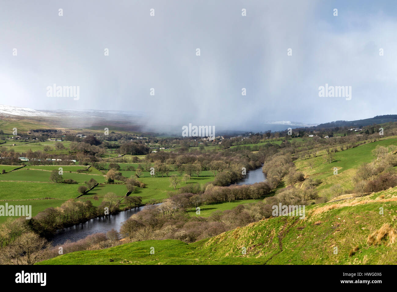 Middleton-in-Teesdale, County Durham UK. Tuesday 21st March 2017.  UK Weather.  Winter in the hills and spring in the valleys as heavy hail and snow showers sweep across Teesdale from the North Pennines. © David Forster/Alamy Live News Stock Photo