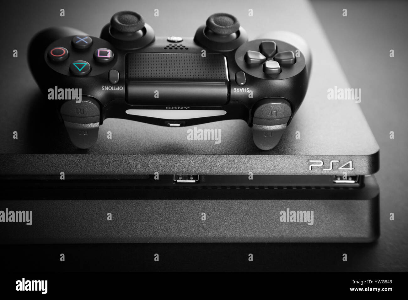 Ps4 hi-res stock photography and images - Page 5 - Alamy