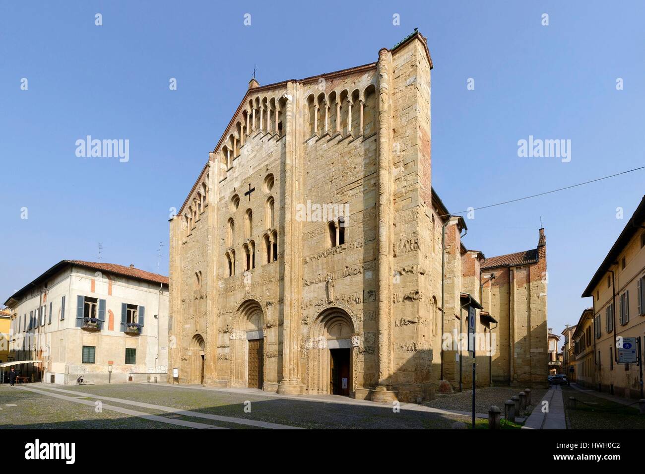 Basilica san michele maggiore pavia hi-res stock photography and images -  Alamy
