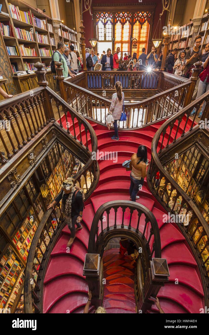 Portugal, Douro Valley, North region, Porto, historical center listed as World Heritage by UNESCO, stunning wooden spiral staircase, Lello & Irmao bookshopt on rua das Carmelitas is one of european's most impressive ones which would have inspired the store of textbooks in which go the pupils of Poudlard of whom Harry Potter Stock Photo