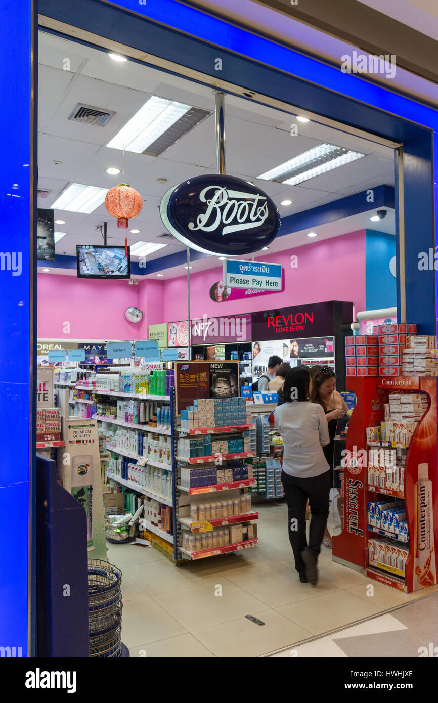 Boots the chemist interior hi-res stock photography and images - Alamy