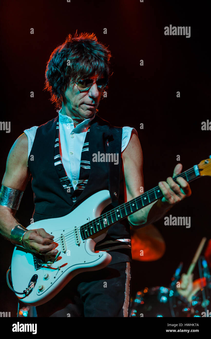 Jeff Beck, one of the greatest guitar players of all time proved why he ...
