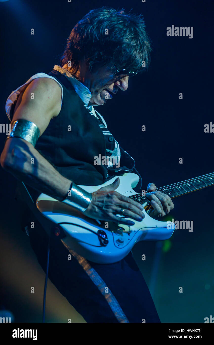 Jeff Beck, one of the greatest guitar players of all time proved why he