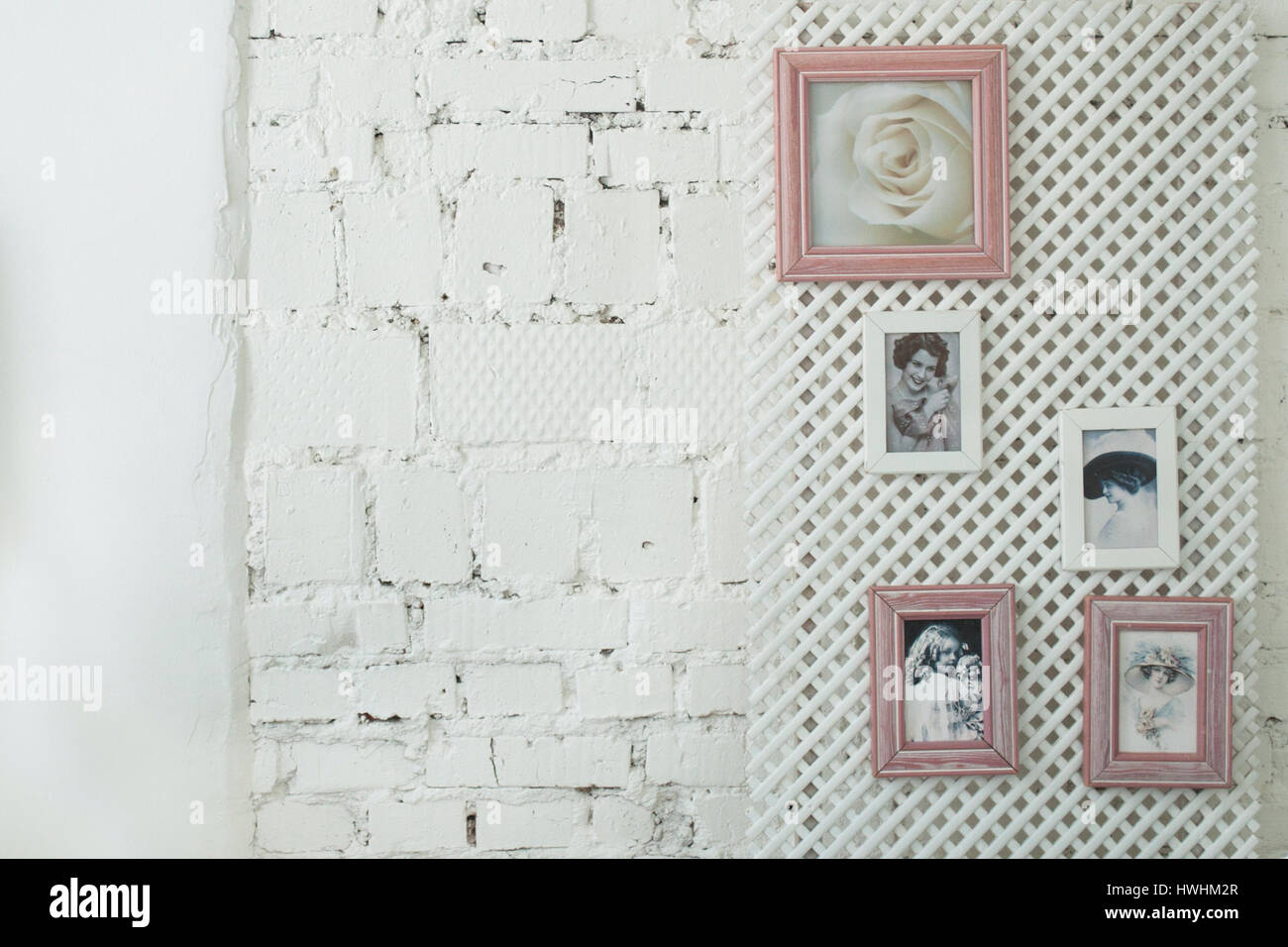 Vintage framed photo brick wall hi-res stock photography and images - Alamy