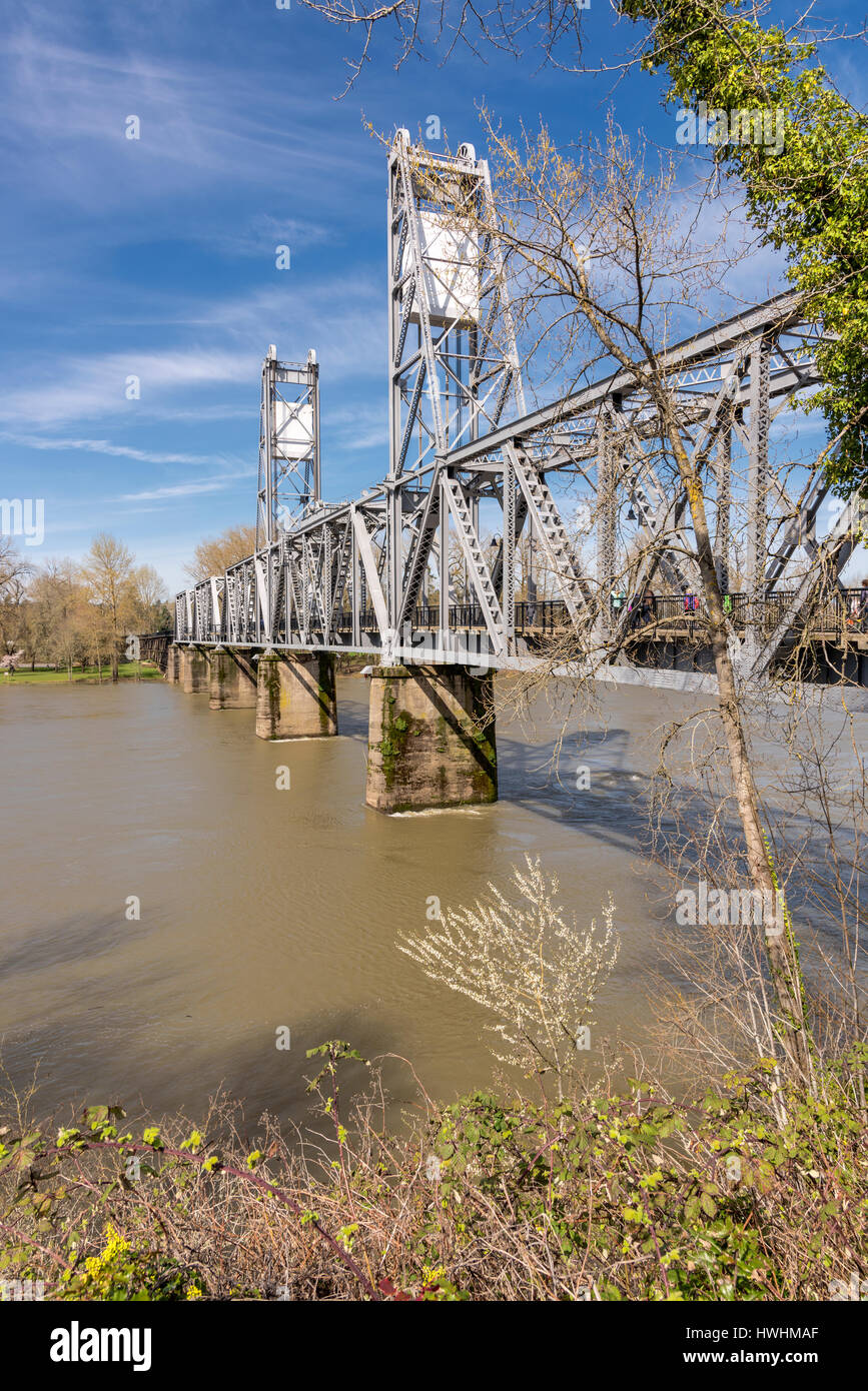 Crossed railings hi-res stock photography and images - Alamy
