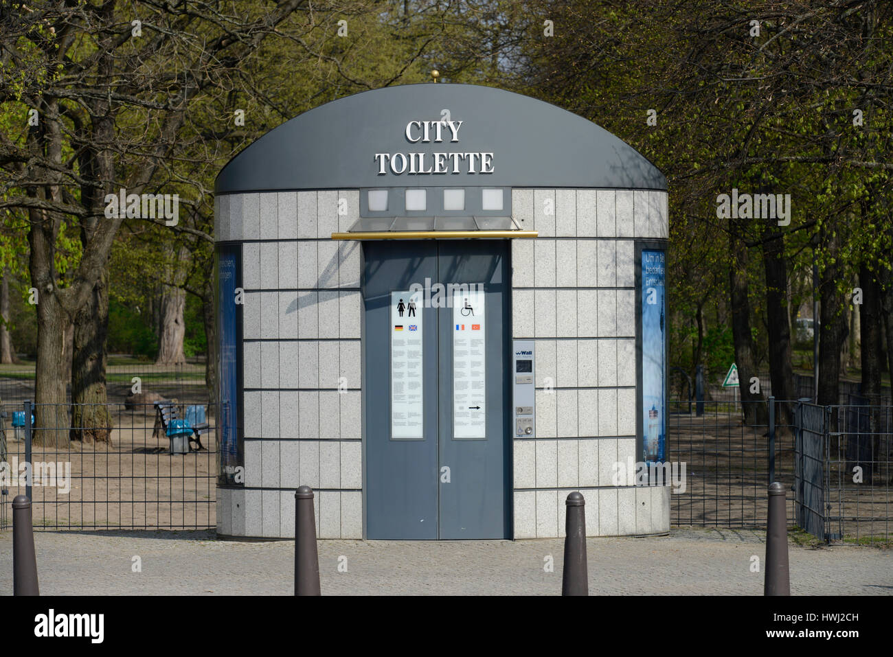 City toilette hi-res stock photography and images - Alamy