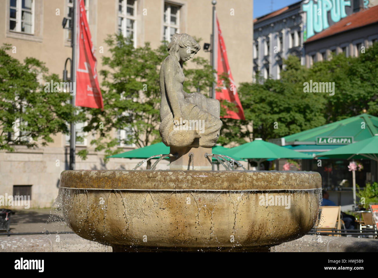Rathausbrunnen, Karl-Marx-Strasse, Neukoelln, Berlin, Deutschland Stock Photo