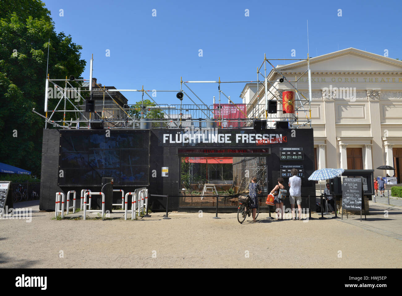 Kunstaktion Fluechtlinge fressen, Am Festungsgraben, Mitte, Berlin, Deutschland, FlÃ¼chtlinge fressen Stock Photo