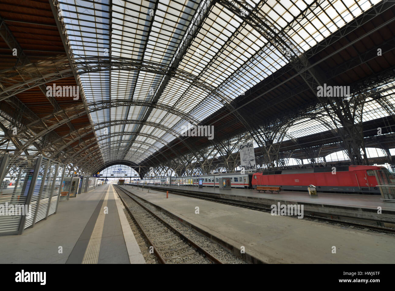 Bahnsteig, Gleise, Hauptbahnhof, Leipzig, Sachsen, Deutschland Stock Photo