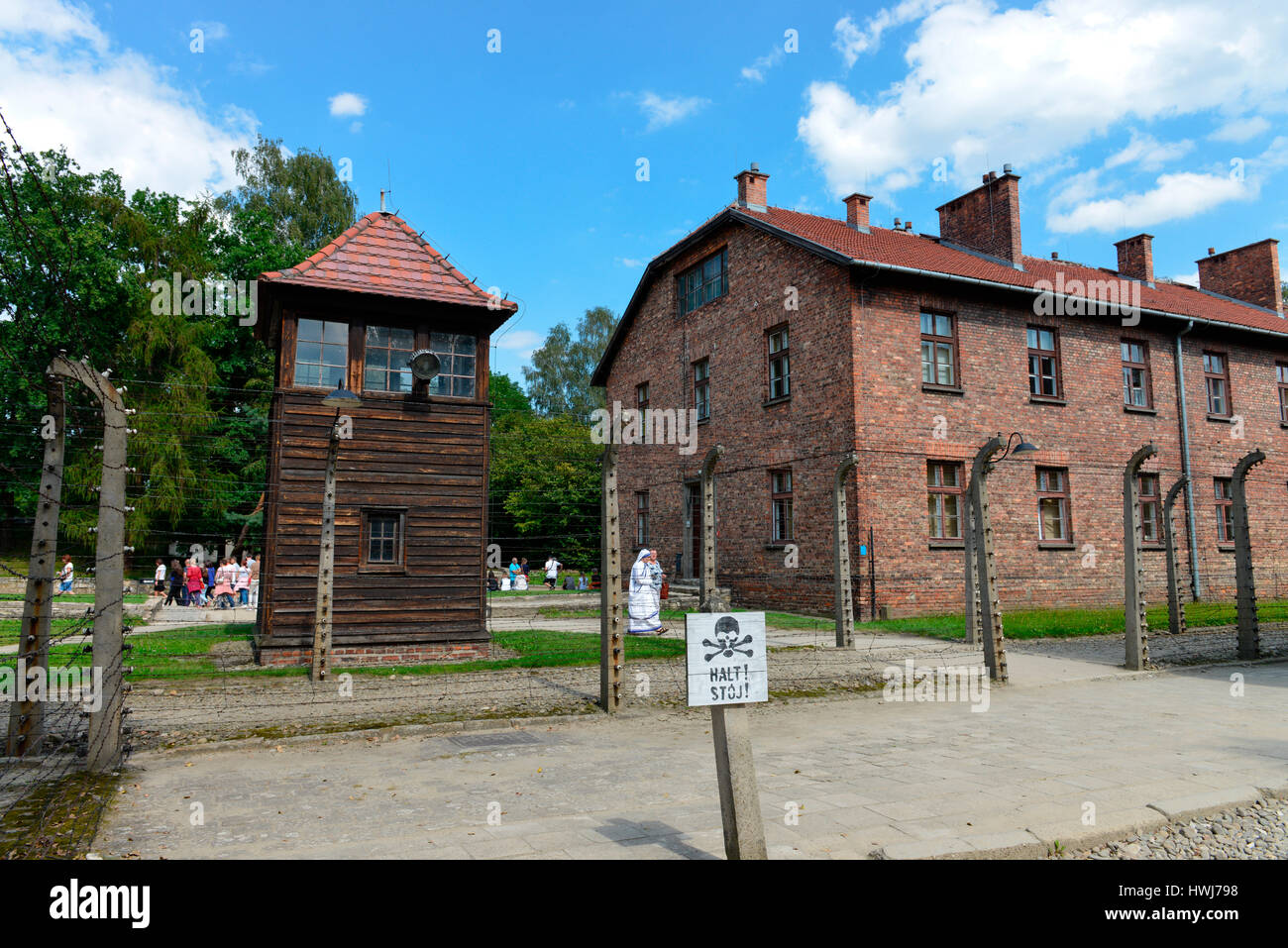 Stacheldraht, Wachturm, Lagergeb?ude, Stammlager I, Konzentrationslager, Auschwitz-Birkenau, Auschwitz, Polen Stock Photo