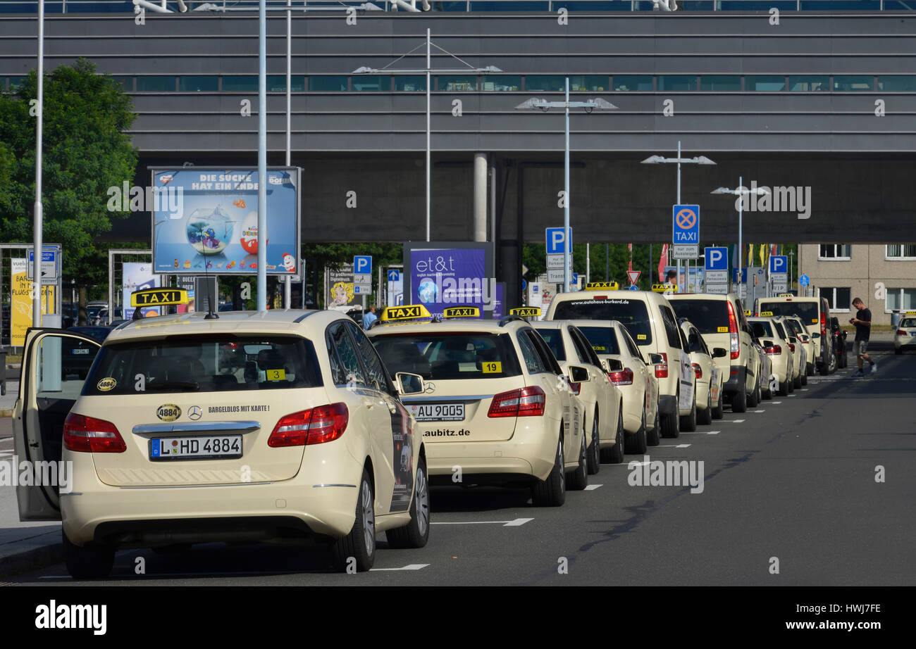 Open carriage cars hi-res stock photography and images - Page 5 - Alamy