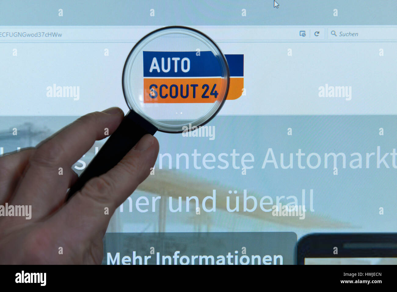 www.autoscout24.de, Lupe, Bildschirm, website Stock Photo