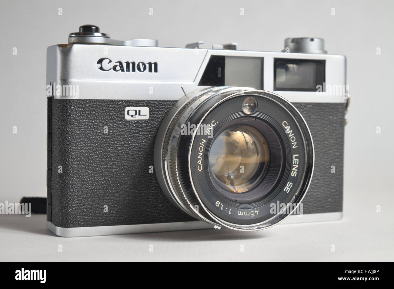 Old Canon analogue camera, model Canonet QL19. 35mm film compact camera,  with 45mm Canon lens lens f/1.9 Stock Photo - Alamy
