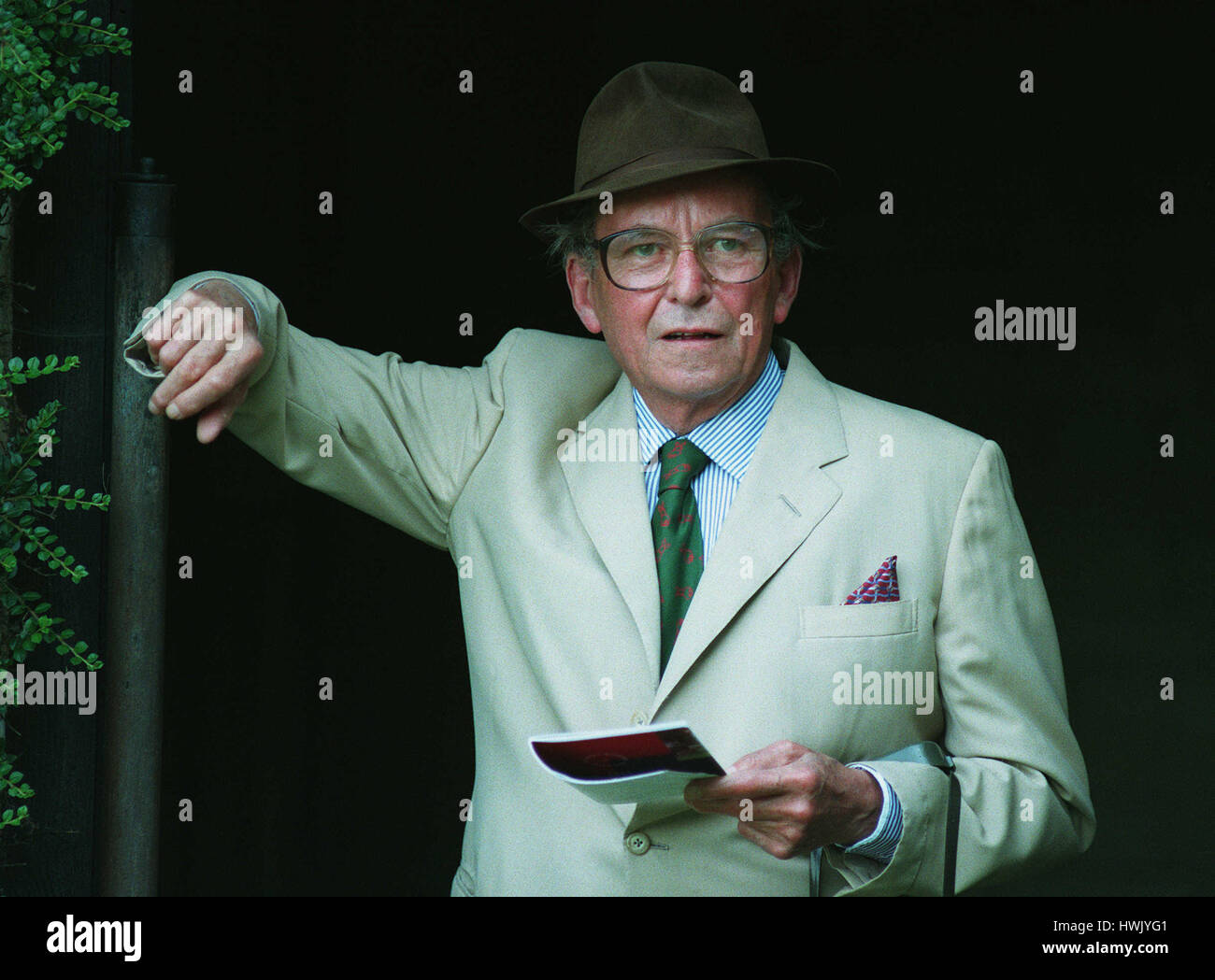 Harry thompson jones race horse trainer hi-res stock photography and ...