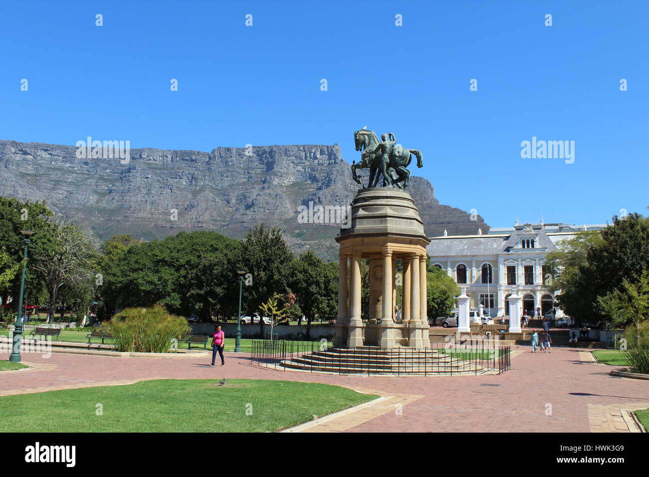 View of Table Mountain from the Company Gardens, Cape Town, with War Memorial and South African Museum in foreground Stock Photo