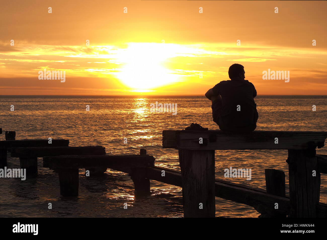 Man dark alone sunset hi-res stock photography and images - Alamy