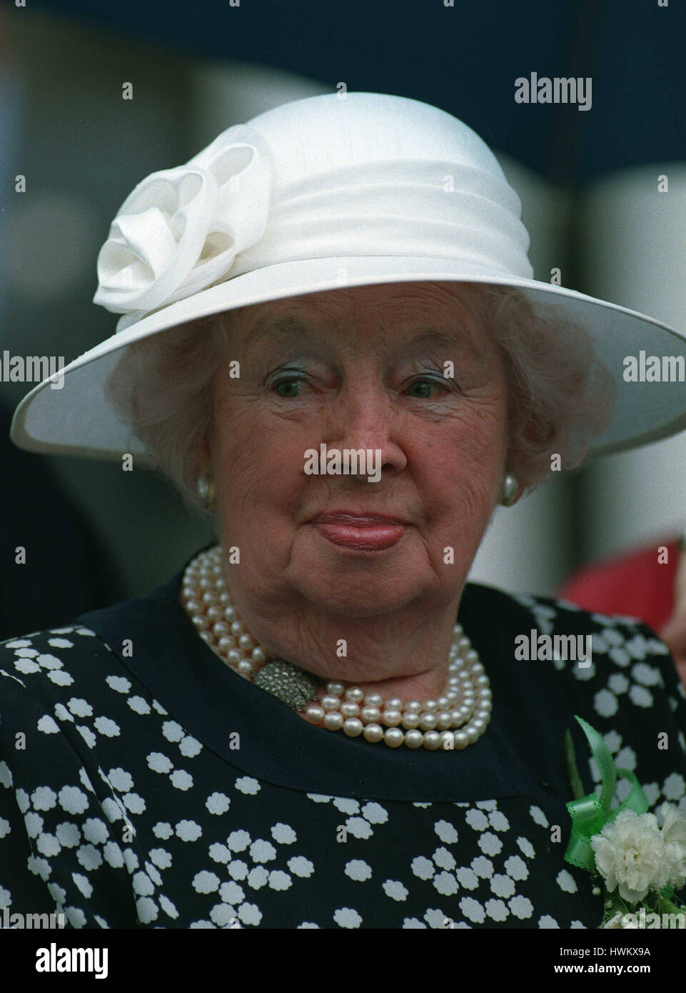 DOROTHIE BATLEY WIFE OF LAWRENCE BATLEY 01 September 1994 Stock Photo Alamy