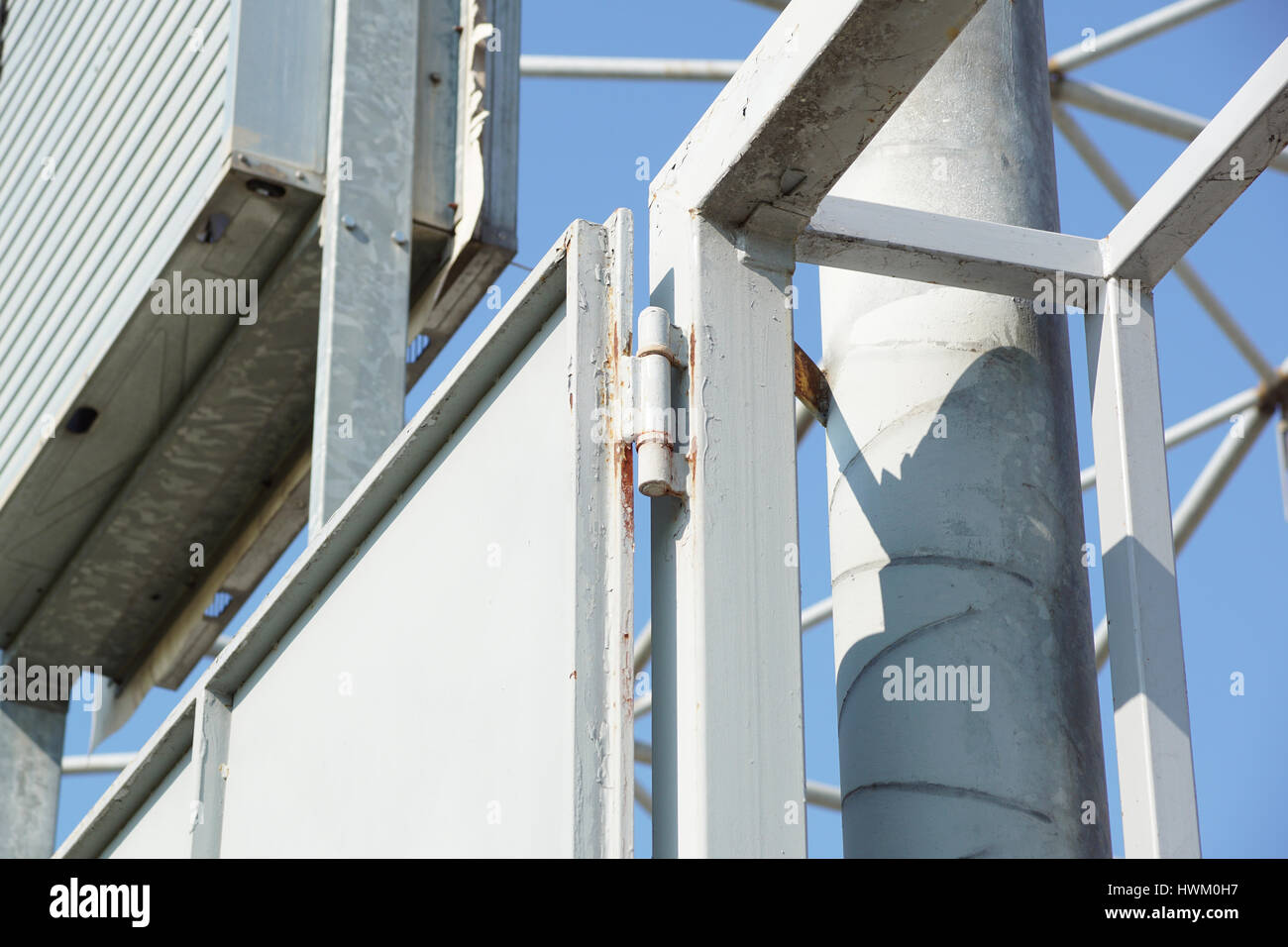 metal door hinge Stock Photo - Alamy