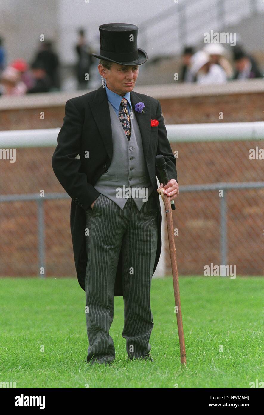 WILLIE CARSON BBC TV RACING COMMENTATOR 25 June 1997 Stock Photo - Alamy