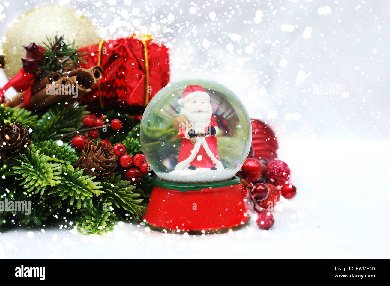 Father christmas snow globe hi-res stock photography and images - Alamy
