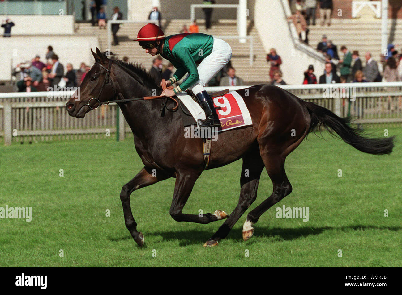 ROYAL HIGHLANDER RIDDEN BY RICHARD HILLS 19 April 2000 Stock Photo