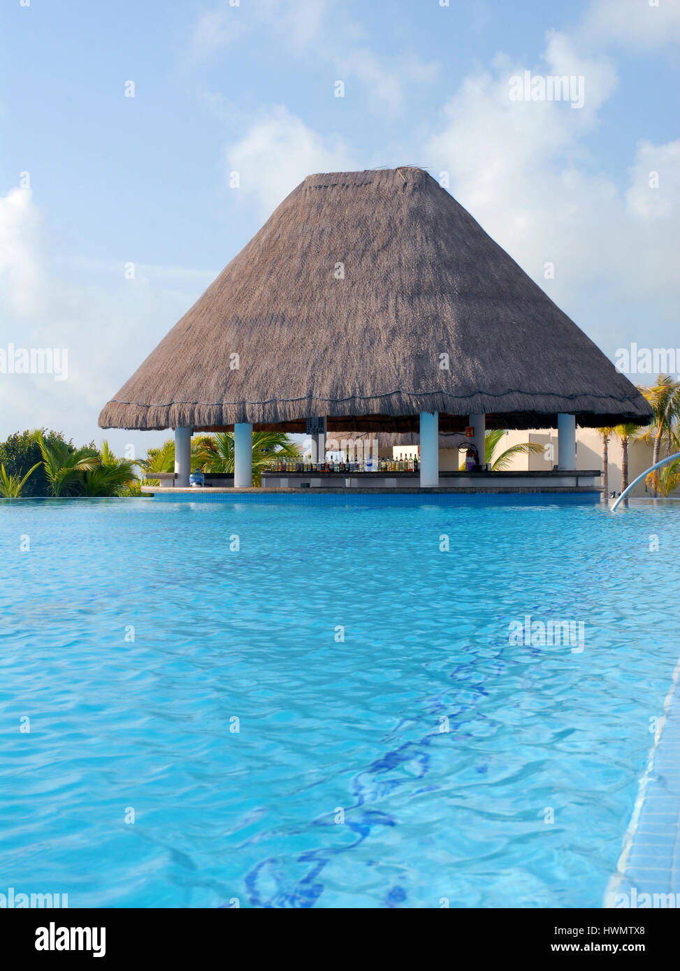 Swim up bar hires stock photography and images Alamy