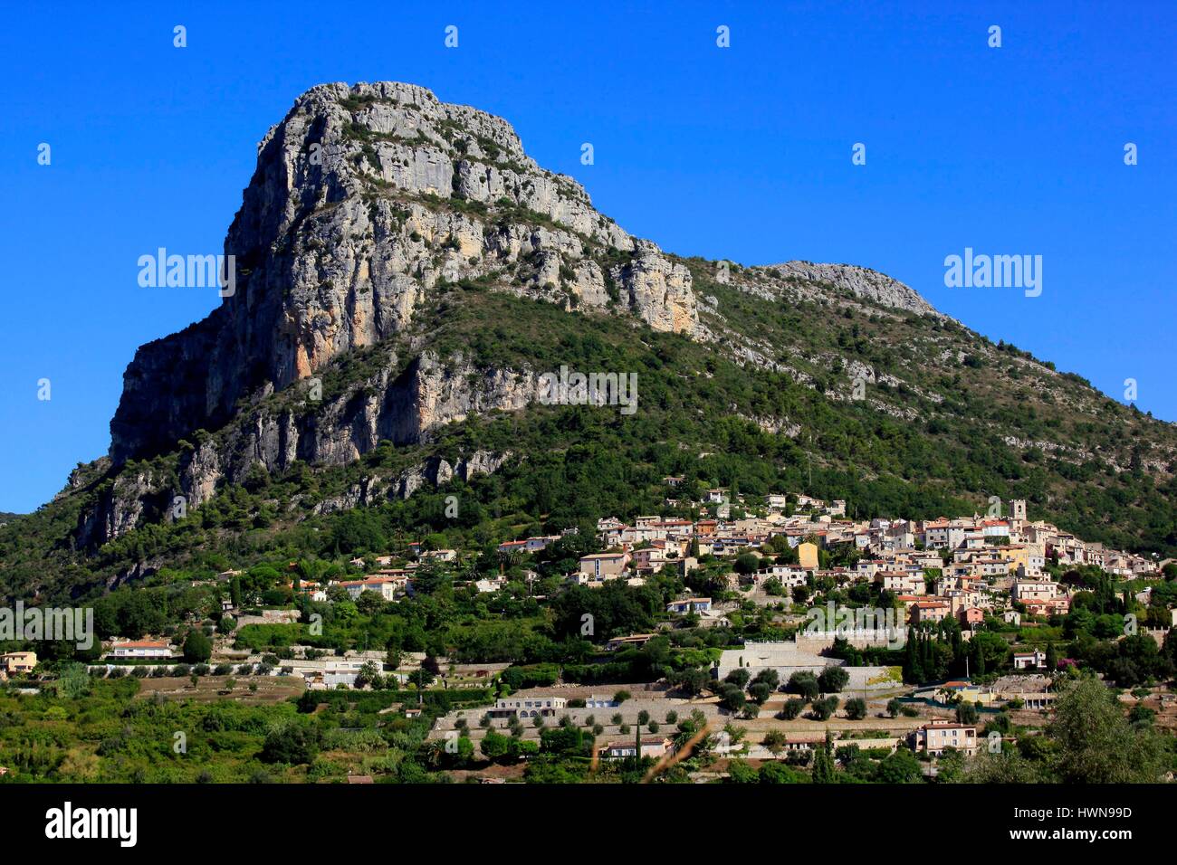 France, Alpes Maritimes, Saint Jeannet, Overview of the village and Baou  Stock Photo - Alamy
