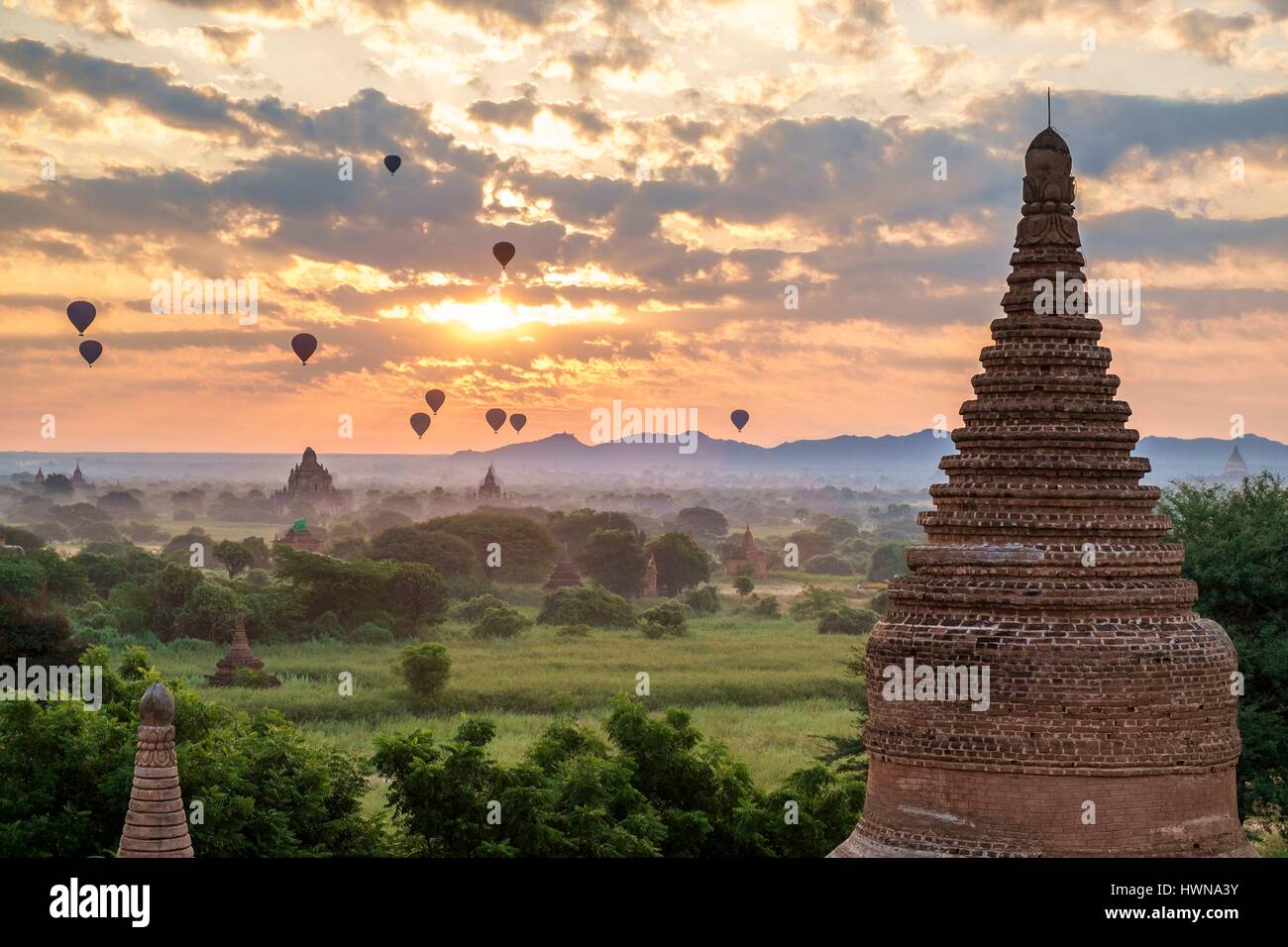 Myanmar (Burma), Mandalay region, hot air-balloon trip over the buddhist archeological site of Bagan at sunrise, more than 2000 temples built between the 11th and 12th centuries Stock Photo