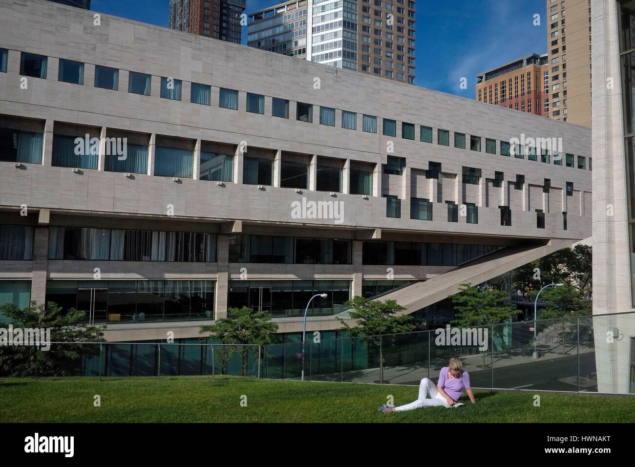 United States of America, New York, Manhattan, Lincoln Center for the Performing Arts right in the picture and in the background the Juilliard School, a conservatory of music, Stock Photo