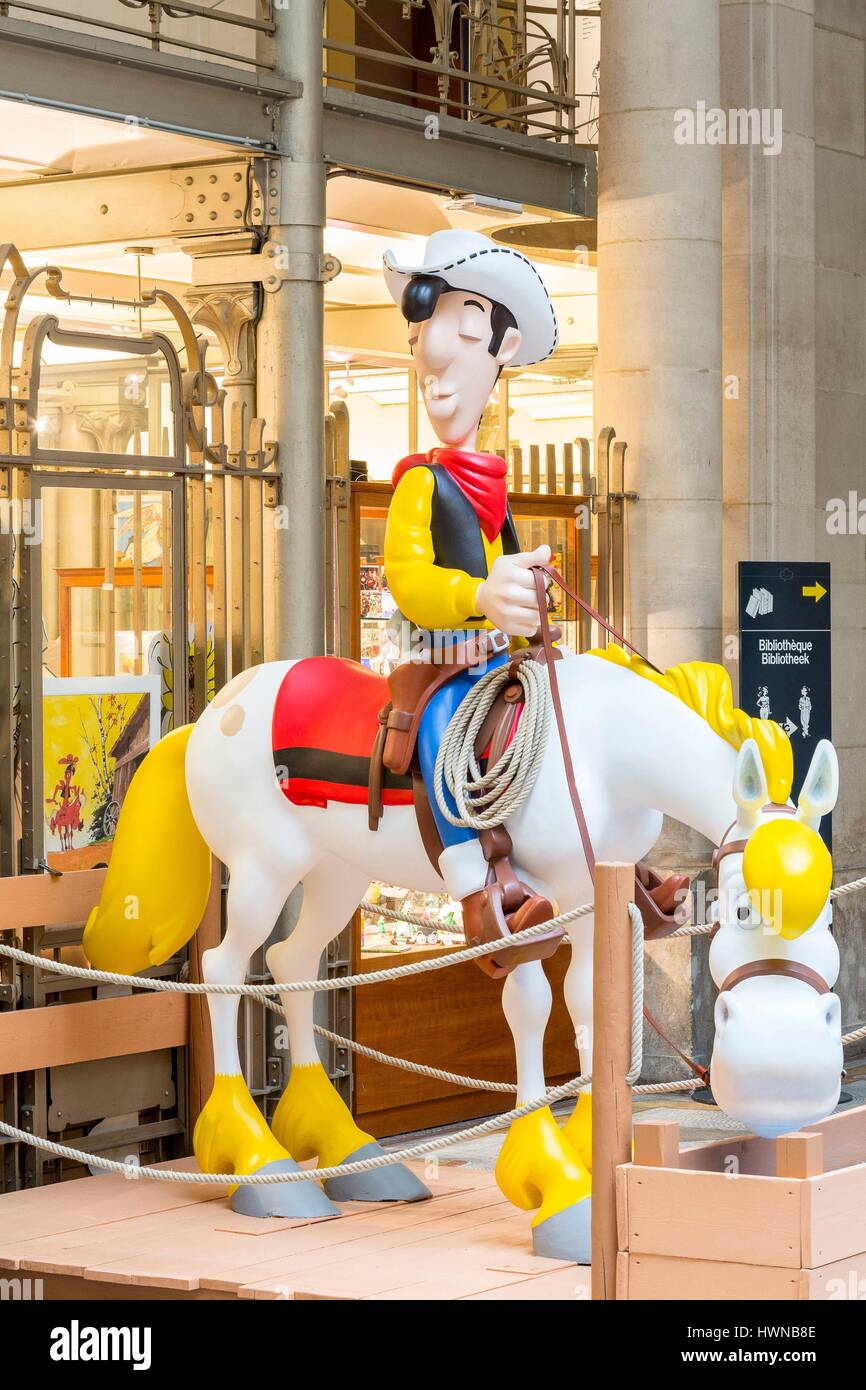 Belgium, Brussels, Rue des Sables, Belgian Comic Strip Center (Museum of the Comics) installed in 1989 in an art nouveau building designed by Victor Horta in 1906, statue of Lucky Luke and his horse Jolly Jumper Stock Photo