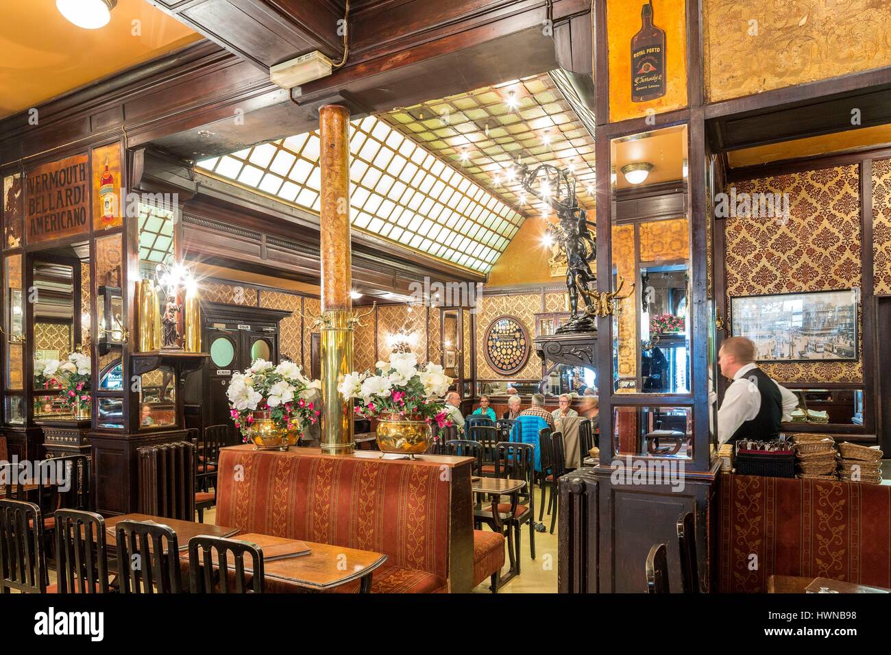 Belgium, Brussels, Rue de la Bourse, Le Cirio, Art Nouveau brewery