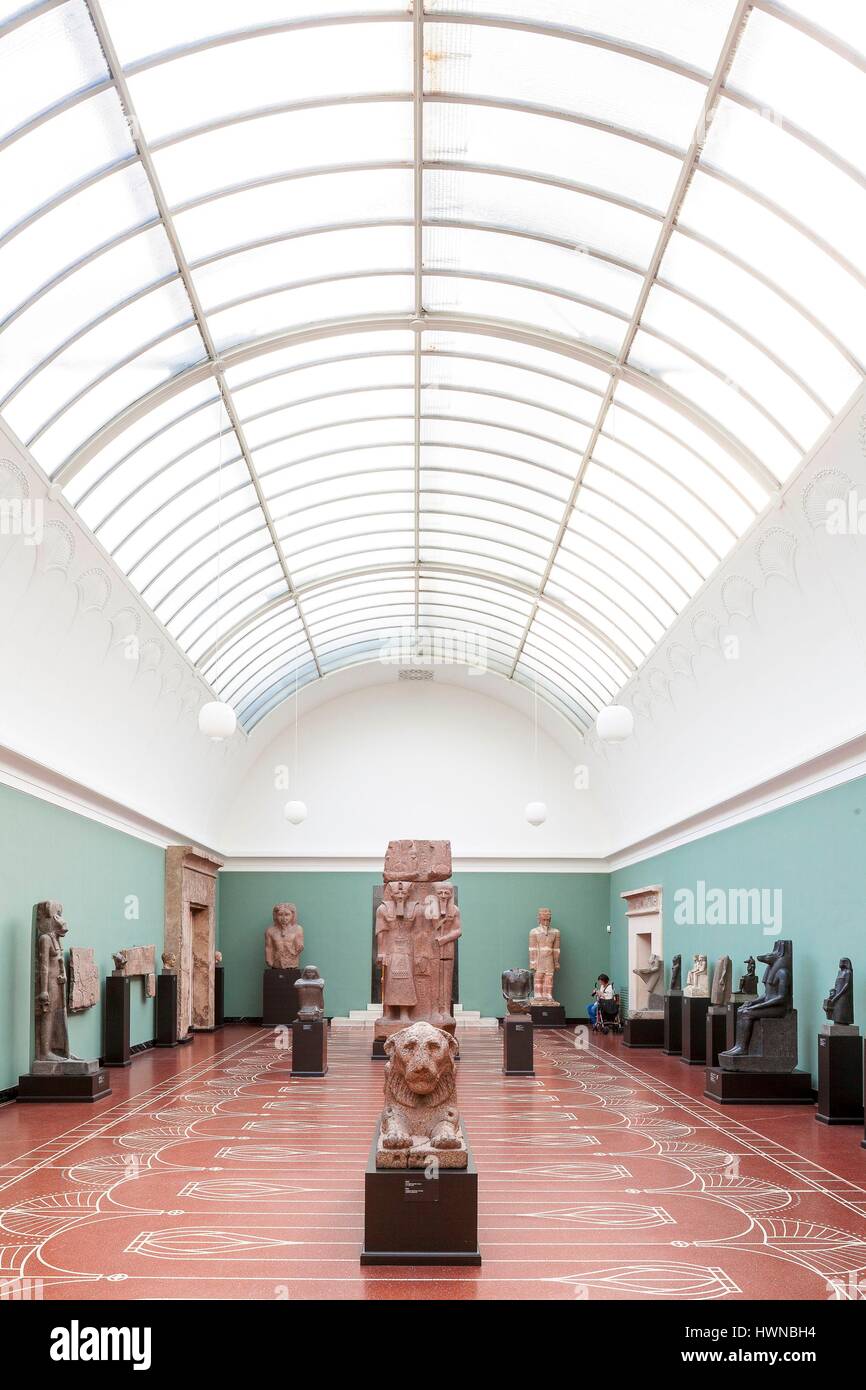 Denmark, Zealand, Copenhagen, Ny Carlsberg Glyptotek, museum founded in 1897 by the son of the founder of the Carlsberg brewery and designed by the architect Vilhelm Dahlerup, statues of ancient Egypt Stock Photo